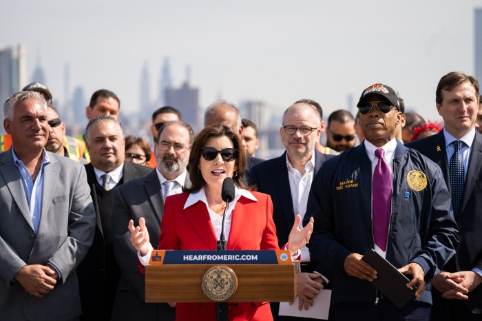 hochul at brooklyn army terminal