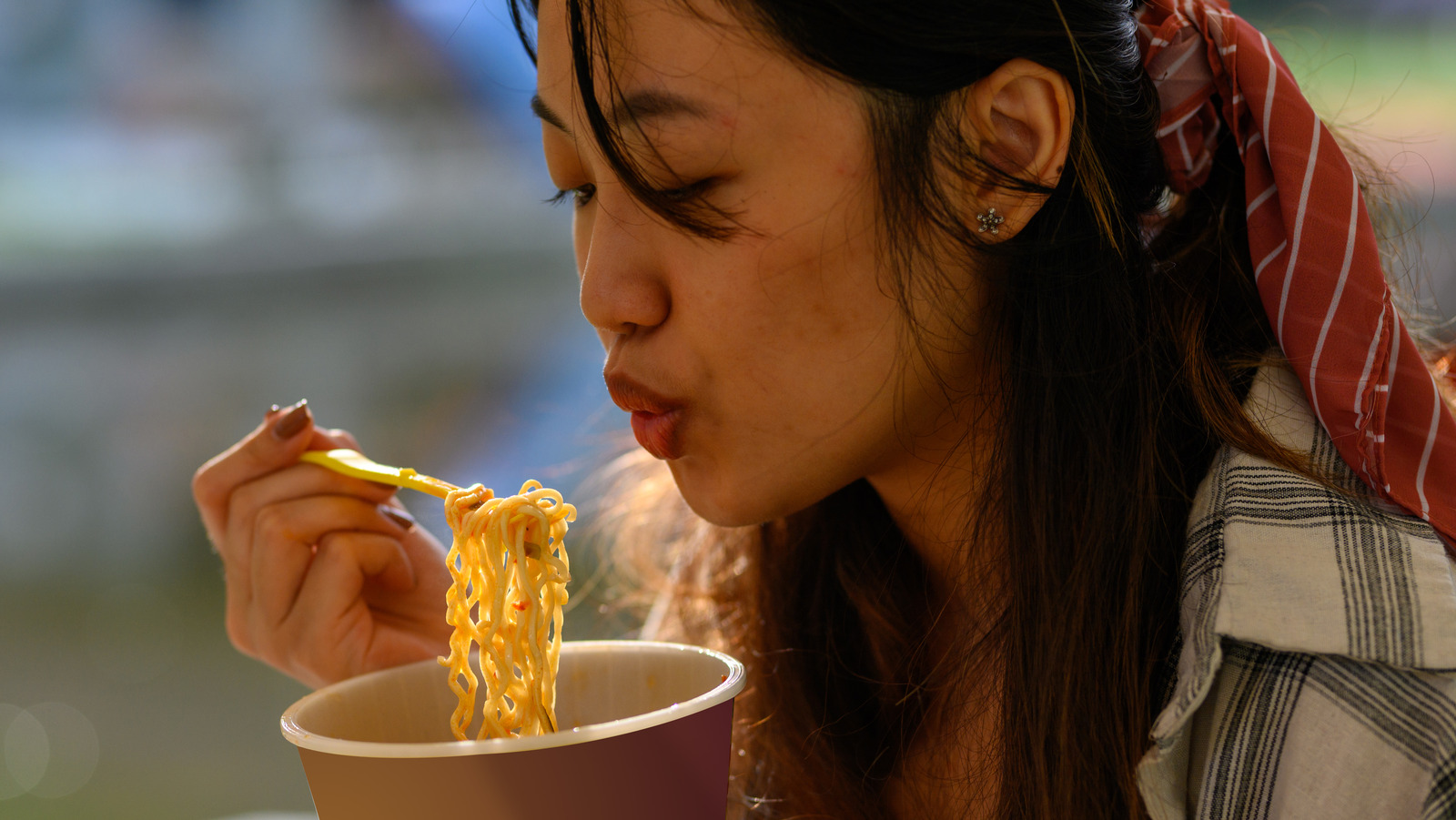 Eating Instant Ramen Has An Unexpected Effect On Your Eyes